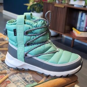 The North Face Thermoball Laceup Boot. Mint Green. Waterproof. Insulated. Size 8